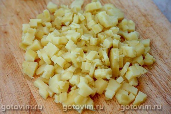 Салат із печінки тріски з картоплею, маринованою цибулею та патисонами
