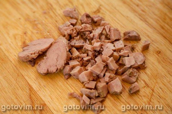 Салат із печінки тріски з картоплею, маринованою цибулею та патисонами